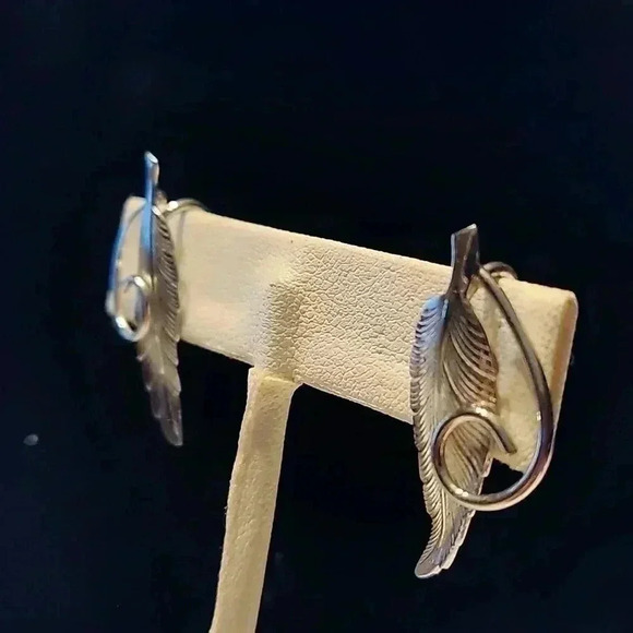 Vintage Sterling Silver Screw Back Earrings - Picture 2 of 5